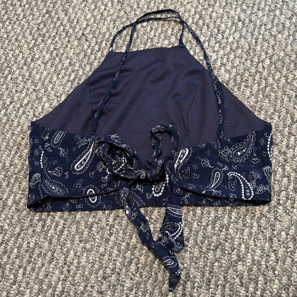 ⭐️5/$15⭐️ Paisley crop top - Picture 3 of 4